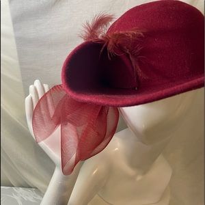 Ladies 100%Wool Wine Hat with feather& Bow Vintage